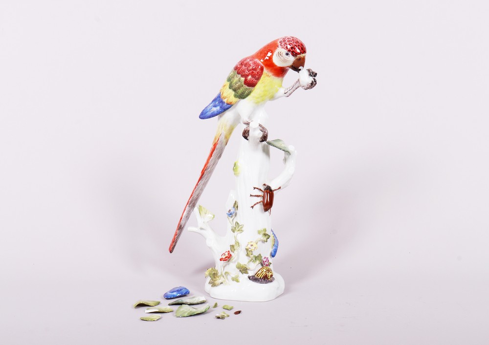 Parrot on a trunk, design Johann Joachim Kaendler for Meissen, 20th C. - Image 9 of 10