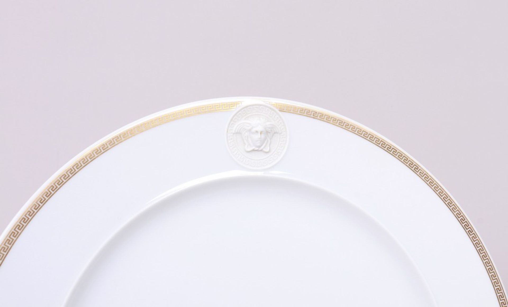 Six charger plates, “Icarus”, design Paul Wunderlich/ “Gorgona” decor by Gianni Versace for Rosenth - Image 3 of 5