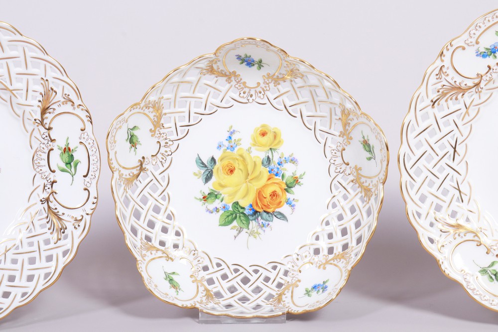 Mixed lot of porcelain, openwork, Meissen, decor "Deutsche Blume", 20th C. - Image 2 of 6