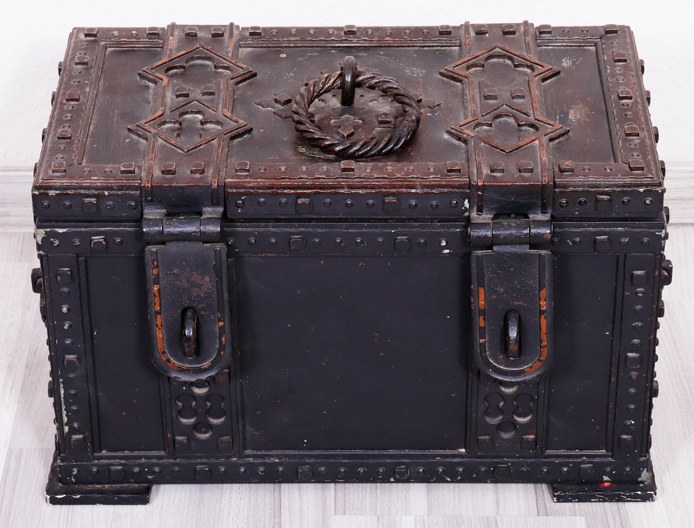 Small chest in the Renaissance style, probably German, c. 1900 - Image 2 of 5