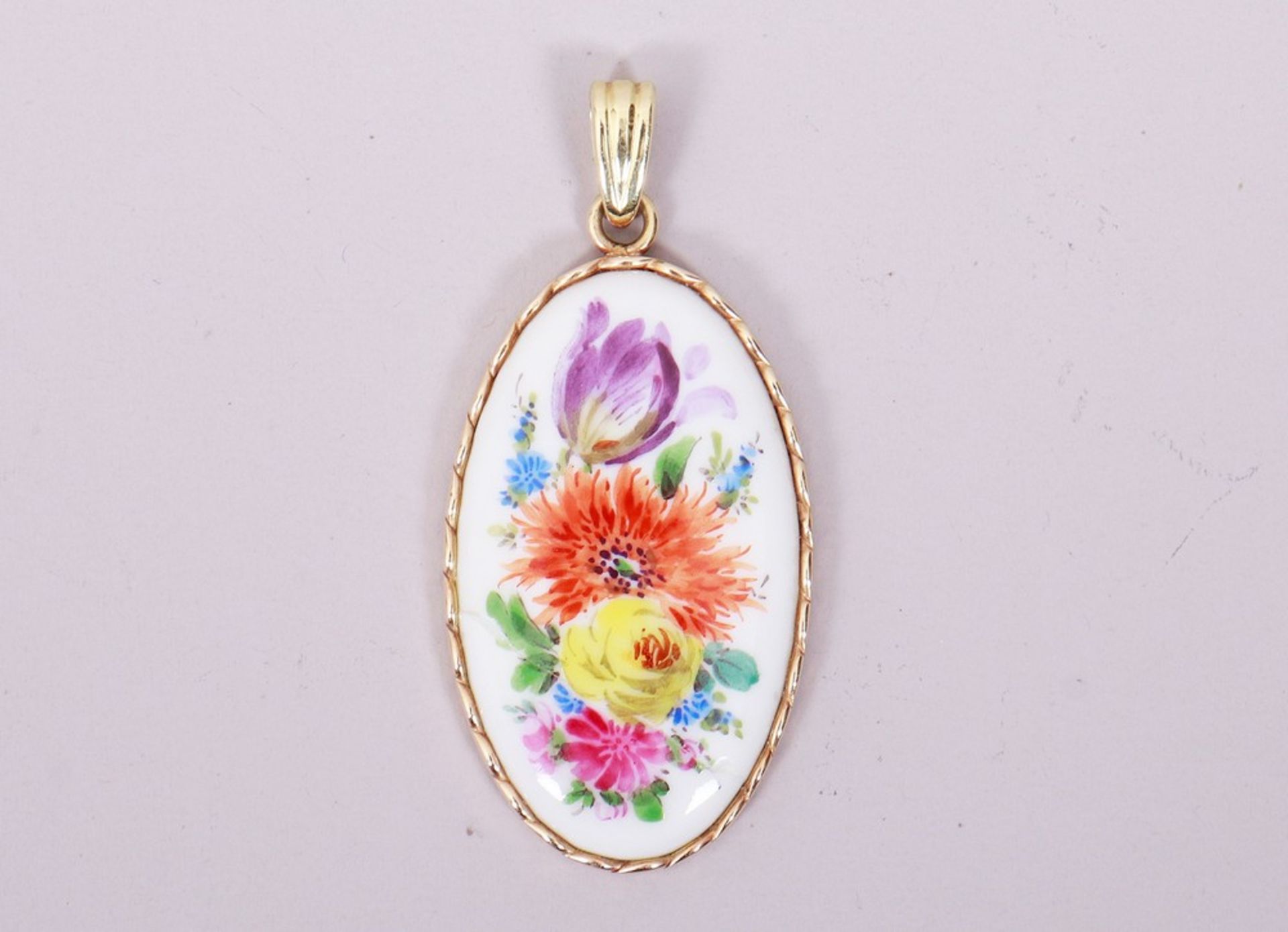 Meissen pendant, white porcelain with floral bouquet painting - Image 2 of 4