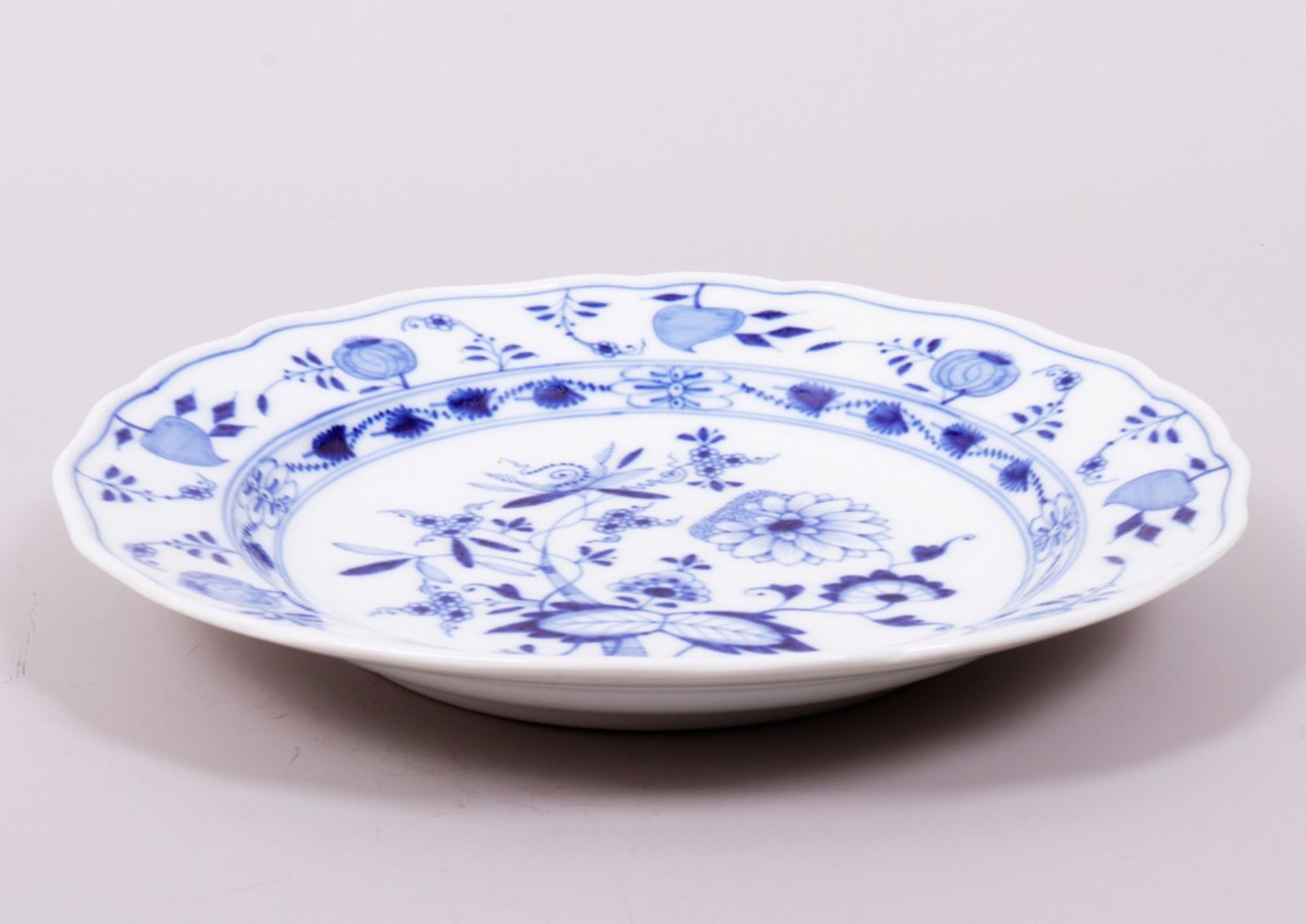 1 plate, Meissen, shape “Neuer Ausschnitt”, decor “onion pattern”, pommel swords, 2nd choice - Image 3 of 5