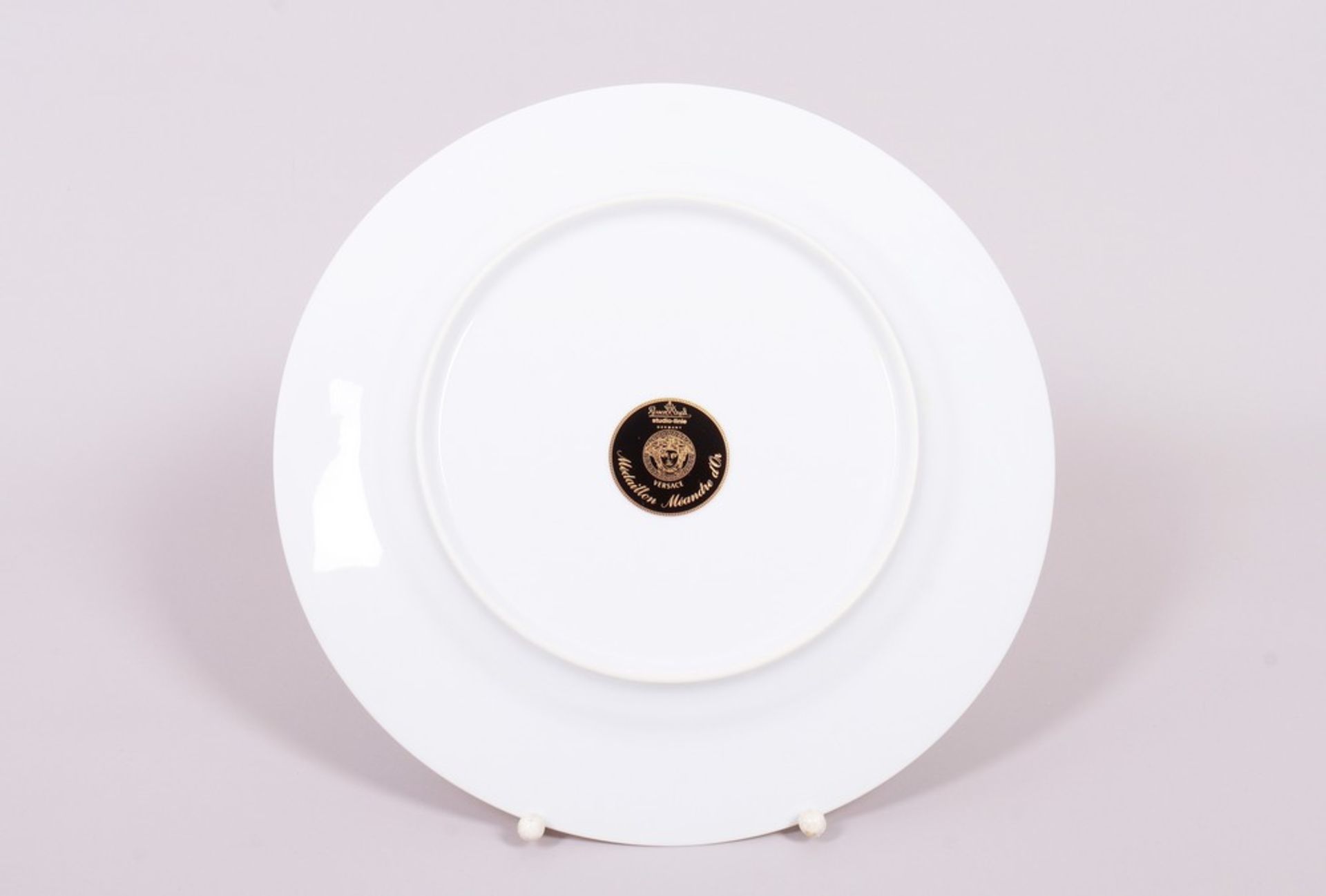 Six charger plates, “Icarus”, design Paul Wunderlich/ “Gorgona” decor by Gianni Versace for Rosenth - Image 4 of 5