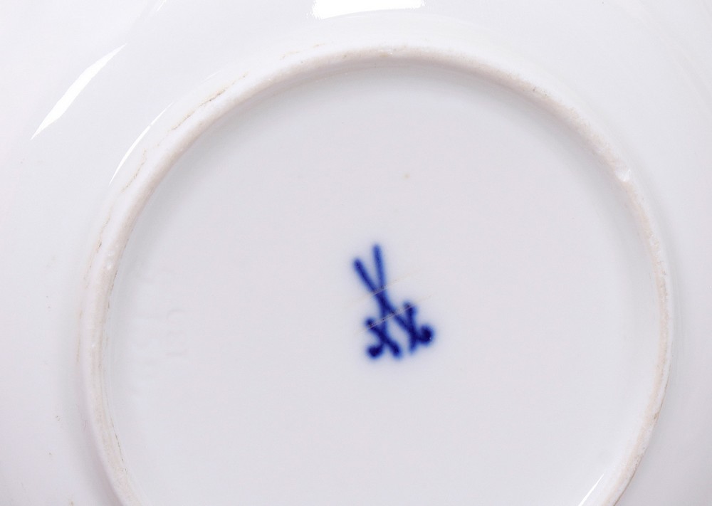 Mocha cup on saucer, Meissen, shape “Neuer Ausschnitt", decor “Streublümchen Purpur”, c. 1900 (Knau - Image 4 of 5