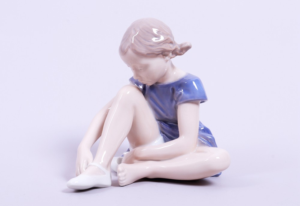 Ballet dancer "Girl with Shoe", design John Galster for Royal Copenhagen, Denmark, manufactured 196