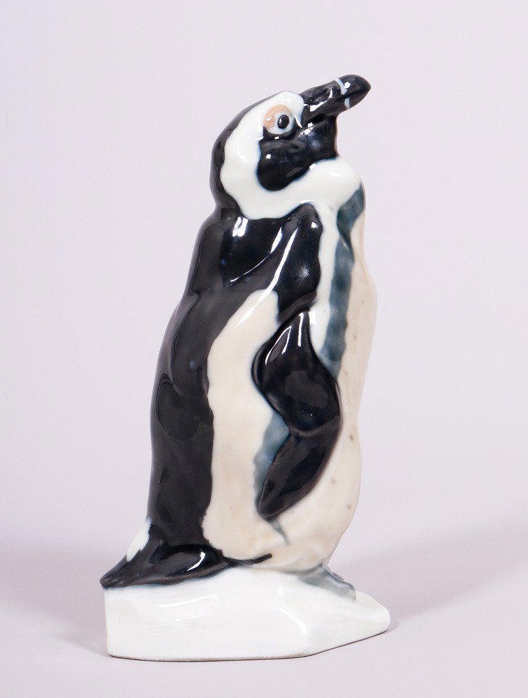 Großer Pinguin, Entwurf 1910 von Paul Walther für Meissen, Ausführung wohl um 1910-15, Knaufschwert - Bild 5 aus 7