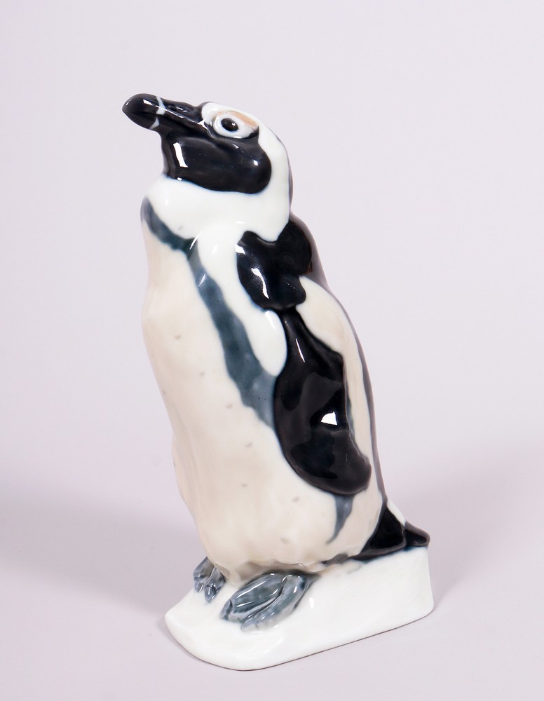 Großer Pinguin, Entwurf 1910 von Paul Walther für Meissen, Ausführung wohl um 1910-15, Knaufschwert