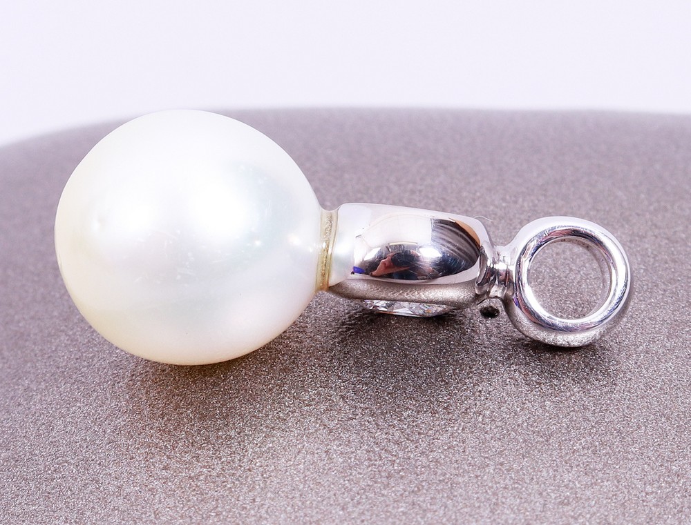 Pearl pendant with a set brilliant, 20th C. - Image 3 of 4