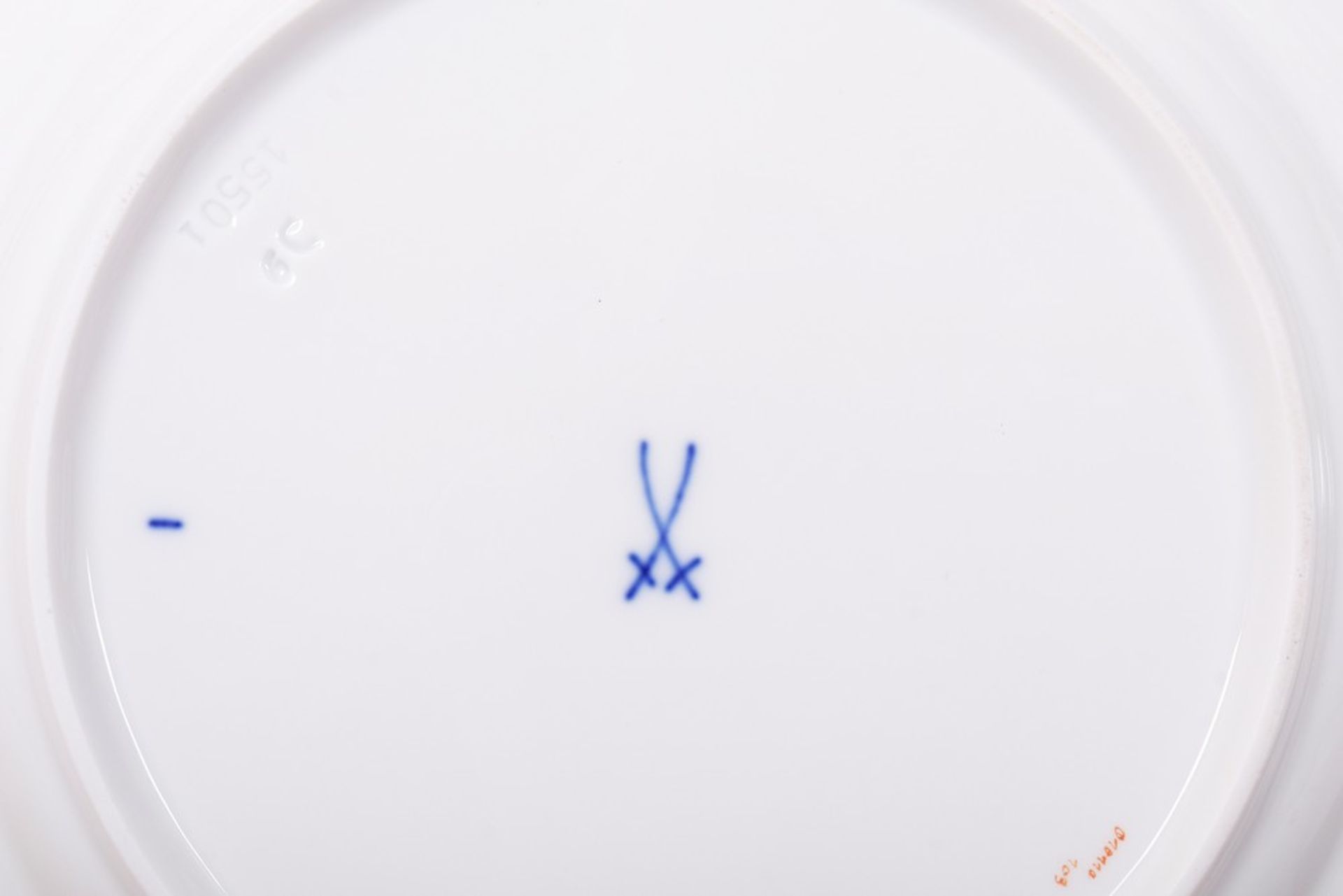 2 cake plates, Meissen, B-shape with cobalt blue background, 2nd H. 20th C. - Image 3 of 4
