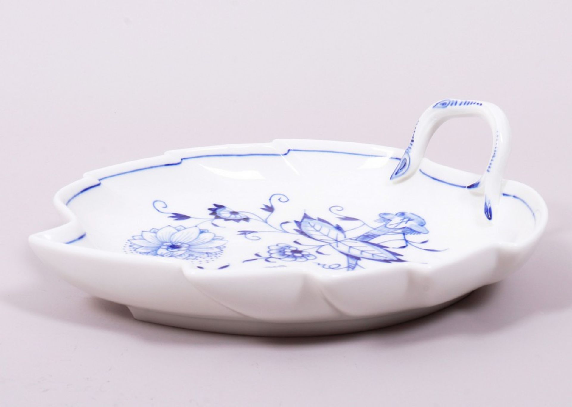 Leaf dish, Meissen, “onion pattern” decor, 20th C. - Image 3 of 4