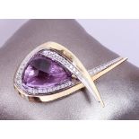 Amethyst brooch, 750 yellow gold/white gold, 20th C.