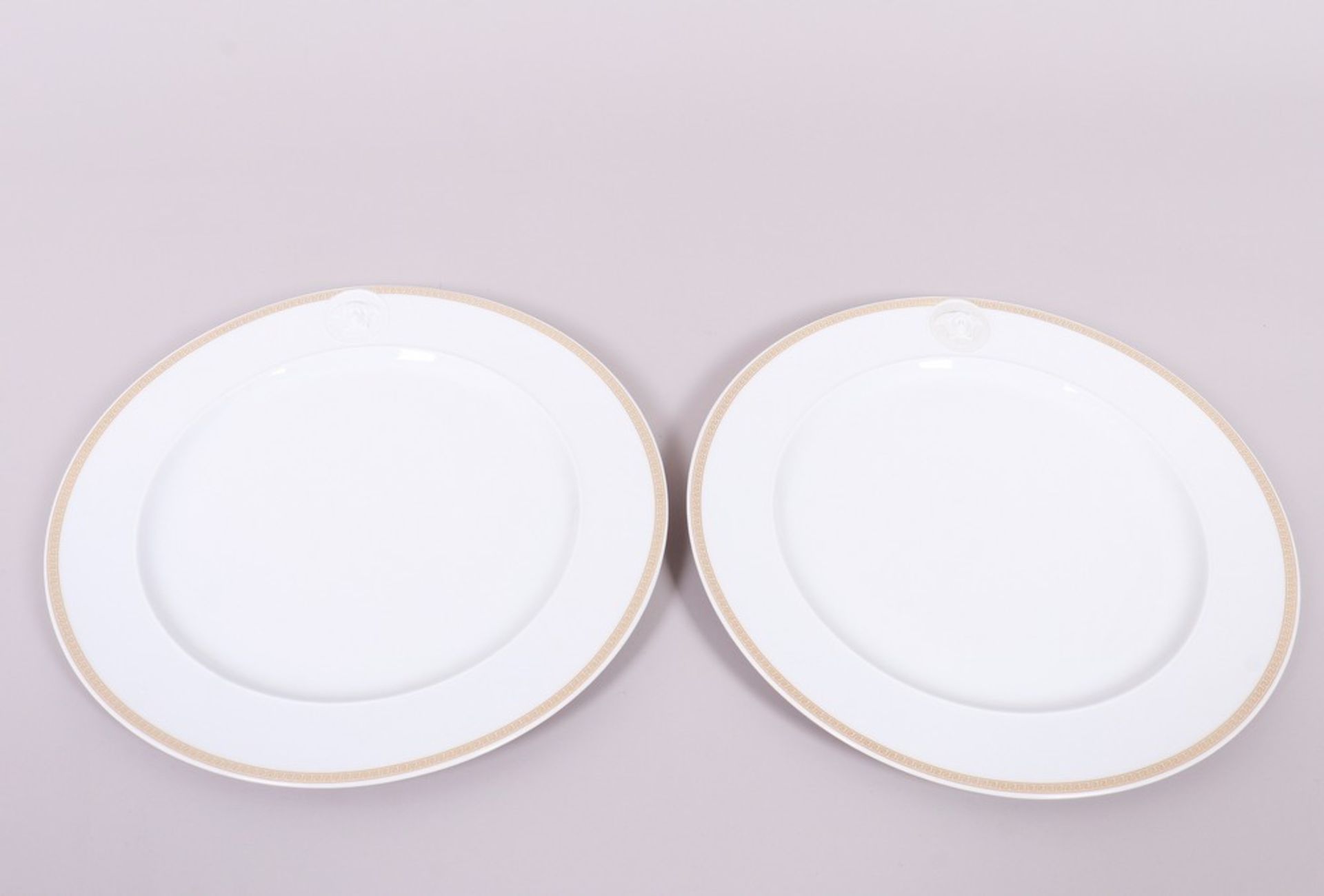 Six charger plates, “Icarus”, design Paul Wunderlich/ “Gorgona” decor by Gianni Versace for Rosenth - Image 2 of 5