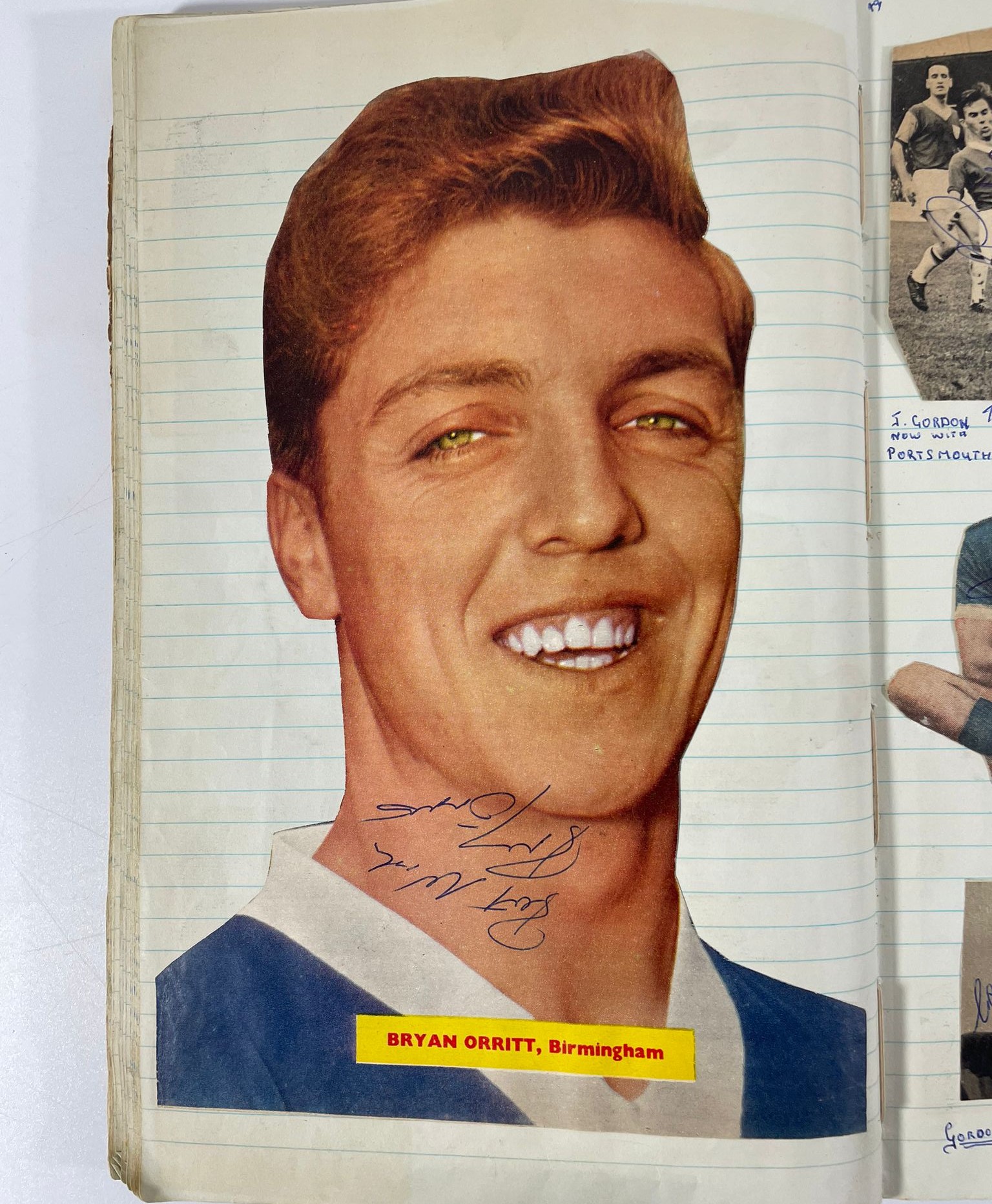 A 1960's football album containing signed autographs from players on cuttings. Players from - Bild 8 aus 11