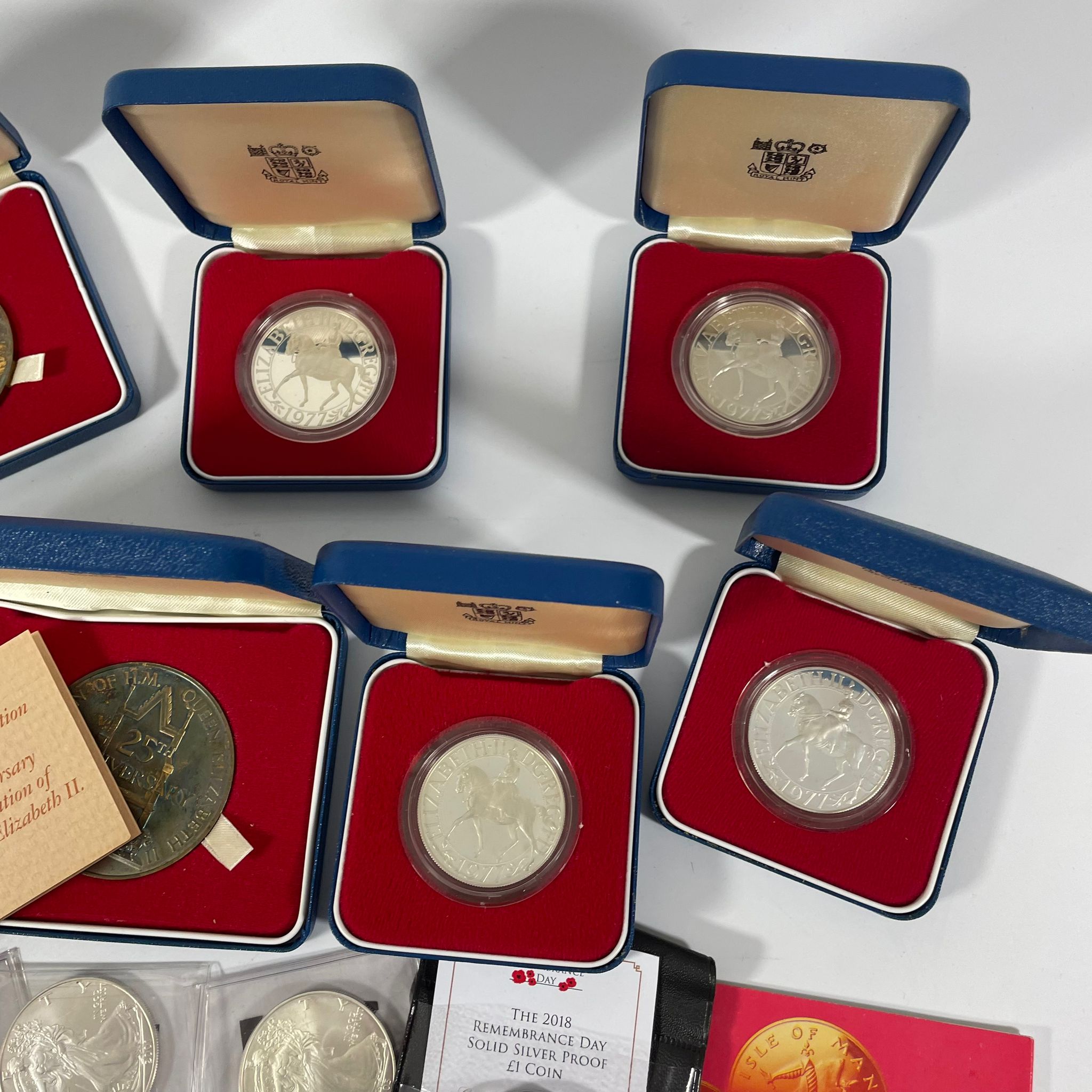 A collection of silver and other coins to include: Two silver Royal Mint Elizabeth II 25th - Image 2 of 9