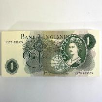 Elizabeth II One hundred uncirculated sequential £1 notes Chief cashier page HX78659374 to