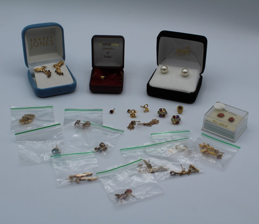 A collection of 9ct gold earrings to include pearl and gemset examples