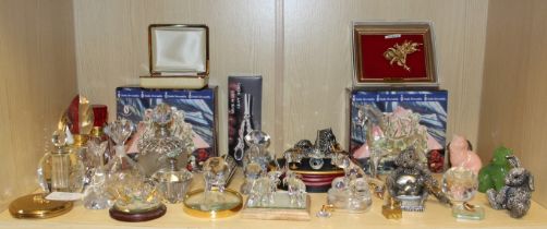 A small mixed lot of decorative glass ornamental items, including animals, scent bottles etc