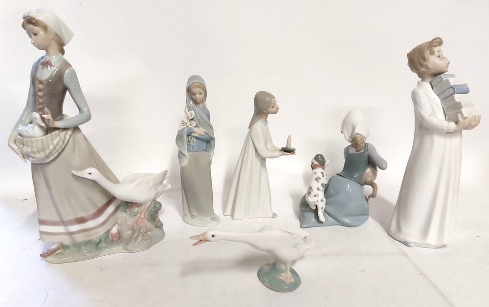 A collection of figures to include 5 Nao and 1 LLadro and 3 Royal Doulton. The Old Balloon Seller, - Image 3 of 7