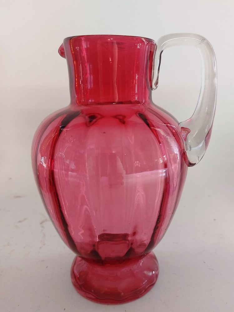 A collection of glass ware to include 2 ruby glass items, the bell is AF, a blue crackle effect Mary - Bild 6 aus 9