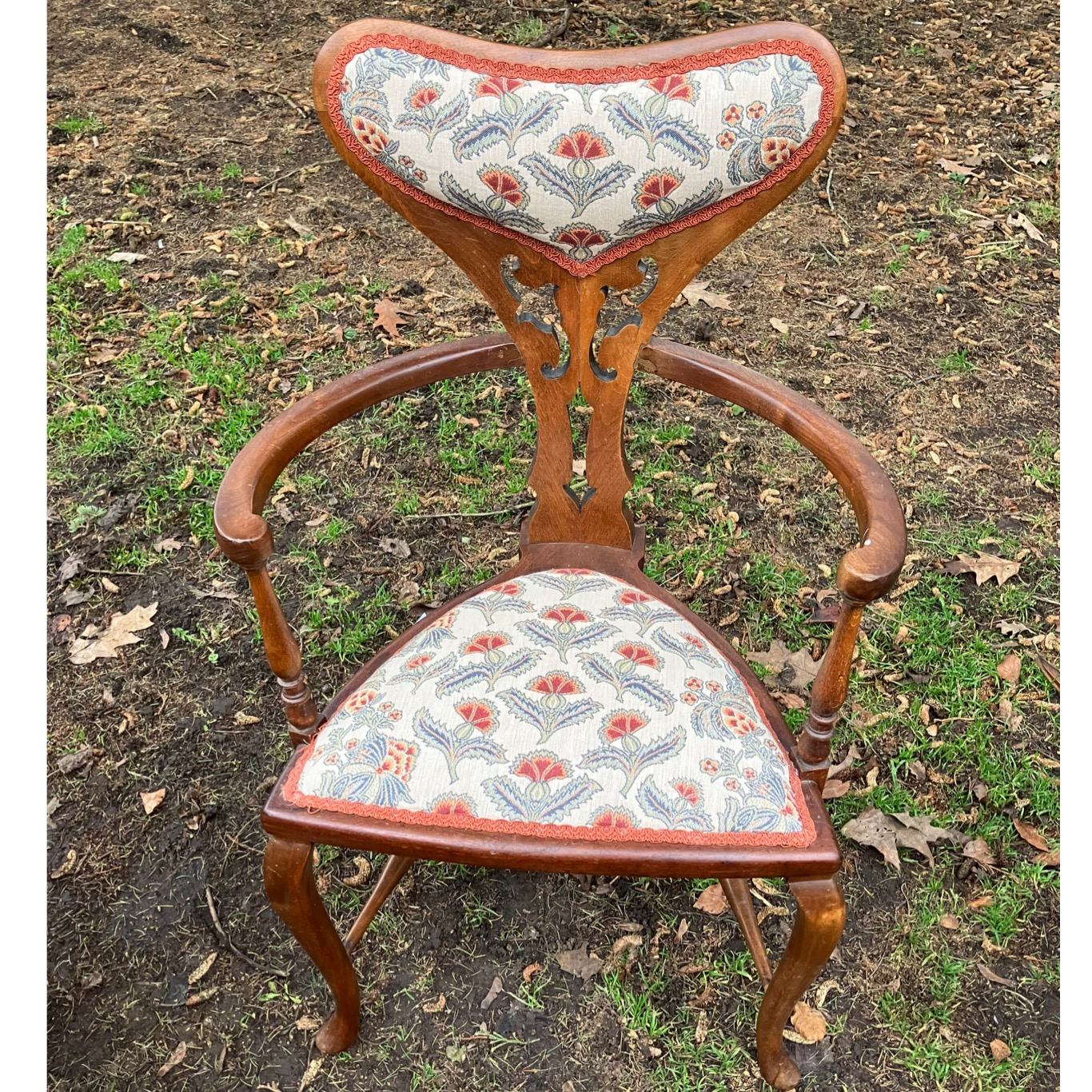 Collection of three individual chairs including a William Lusty Lloyd loom arm chair, an inlaid - Bild 3 aus 4