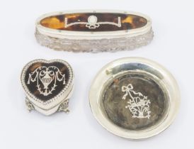 An Edwardian silver mounted tortoiseshell heart shaped ring box and cover, on four shell and hoof