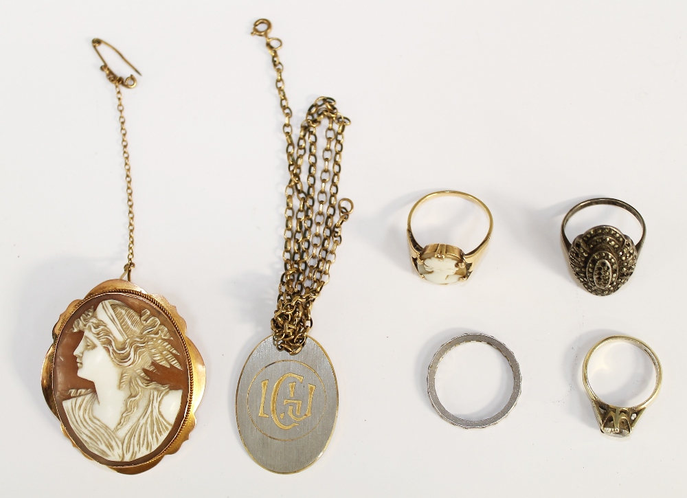 A collection of costume jewellery to include a Victorian 9ct gold mounted cameo brooch pendant a/f - Bild 2 aus 4