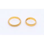 A 22ct gold wedding band, together with another 22ct wedding band sizes J1/2, and P, combined weight