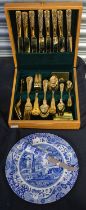 A Viners King's pattern gold plated flatware service comprising: 8 table forks, 8 table knives, 8