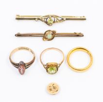 A collection of gold jewellery to include a 22ct gold heavy weight band, width approx 4mm, size I1/