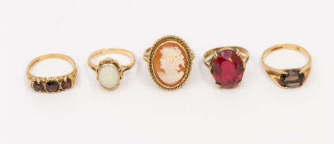 A collection of various 9ct gold stone set rings to include a cameo ring, width approx 22mm, size P,