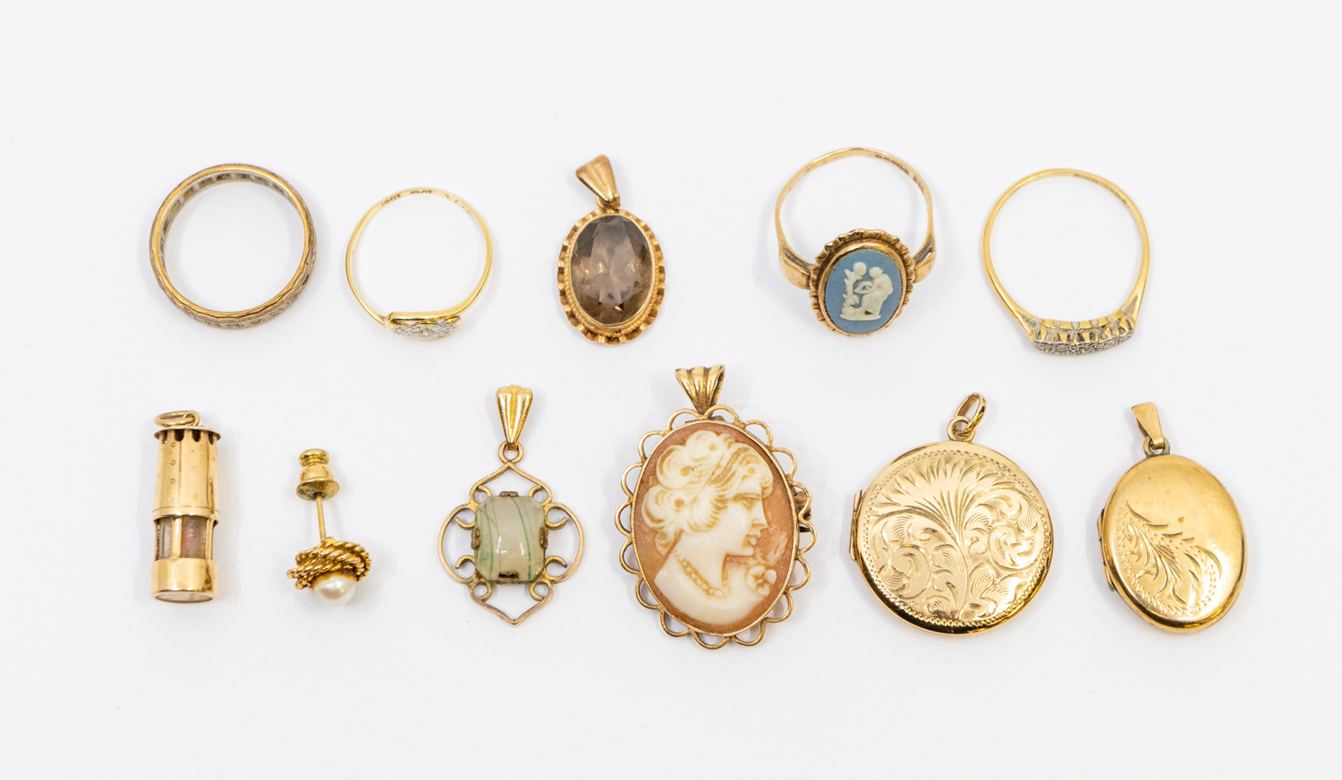 A collection of weighable jewellery to include a two 18ct gold mounted stone set rings, total