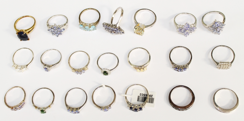 A collection of 38 silver to include various stone set rings, including stones such as tanzanite, ( - Bild 2 aus 6