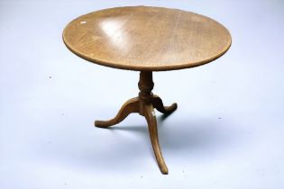 18th Century George III tilt top round table on three cabriole legs.