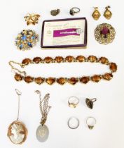 A collection of costume jewellery to include a Victorian 9ct gold mounted cameo brooch pendant a/f