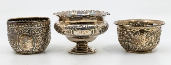 A Victorian silver small jardinière, profusely embossed foliage design, stylised engraved flower