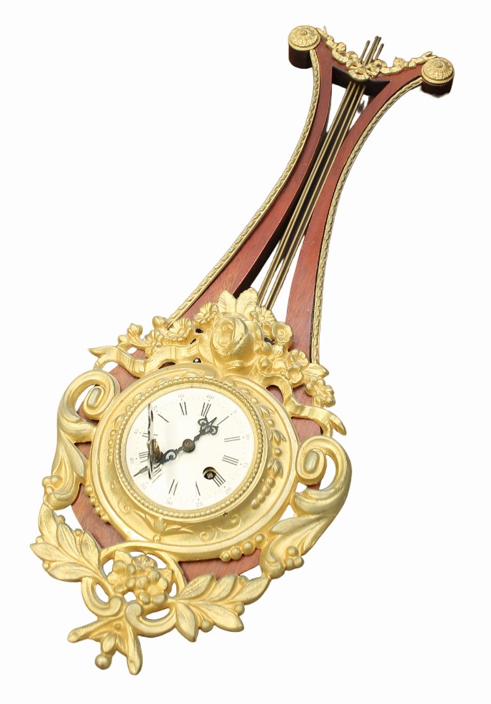 Edwardian harp 8-day wall clock, Roman numerals with gilt face surrounds and detail in a mahogany