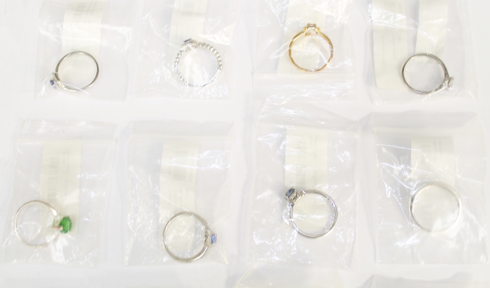 A collection of 38 silver to include various stone set rings, including stones such as tanzanite, ( - Bild 3 aus 6