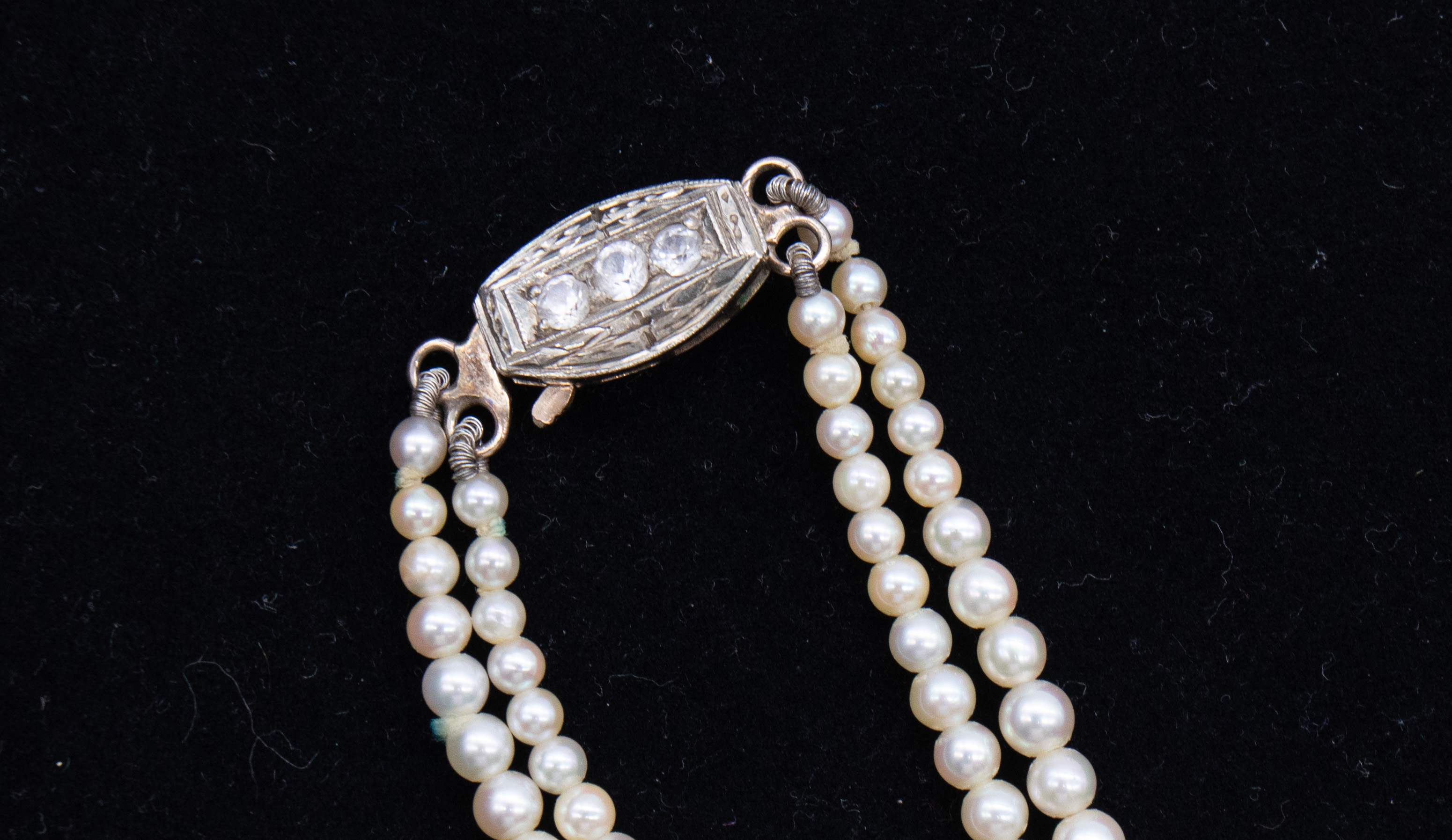 Two rows of graduated cream cultured pearls, from 6.2 - 2.6mm, not knotted with lengths of 480 and - Bild 2 aus 2