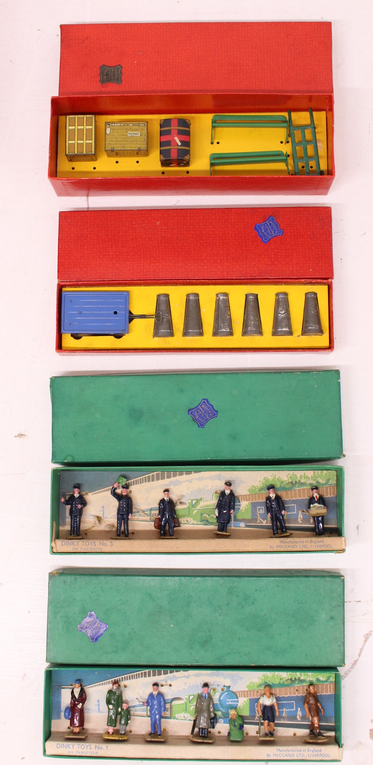 Hornby: A collection of assorted Hornby O Gauge boxed and unboxed accessories to include: No. 2 - Image 3 of 4