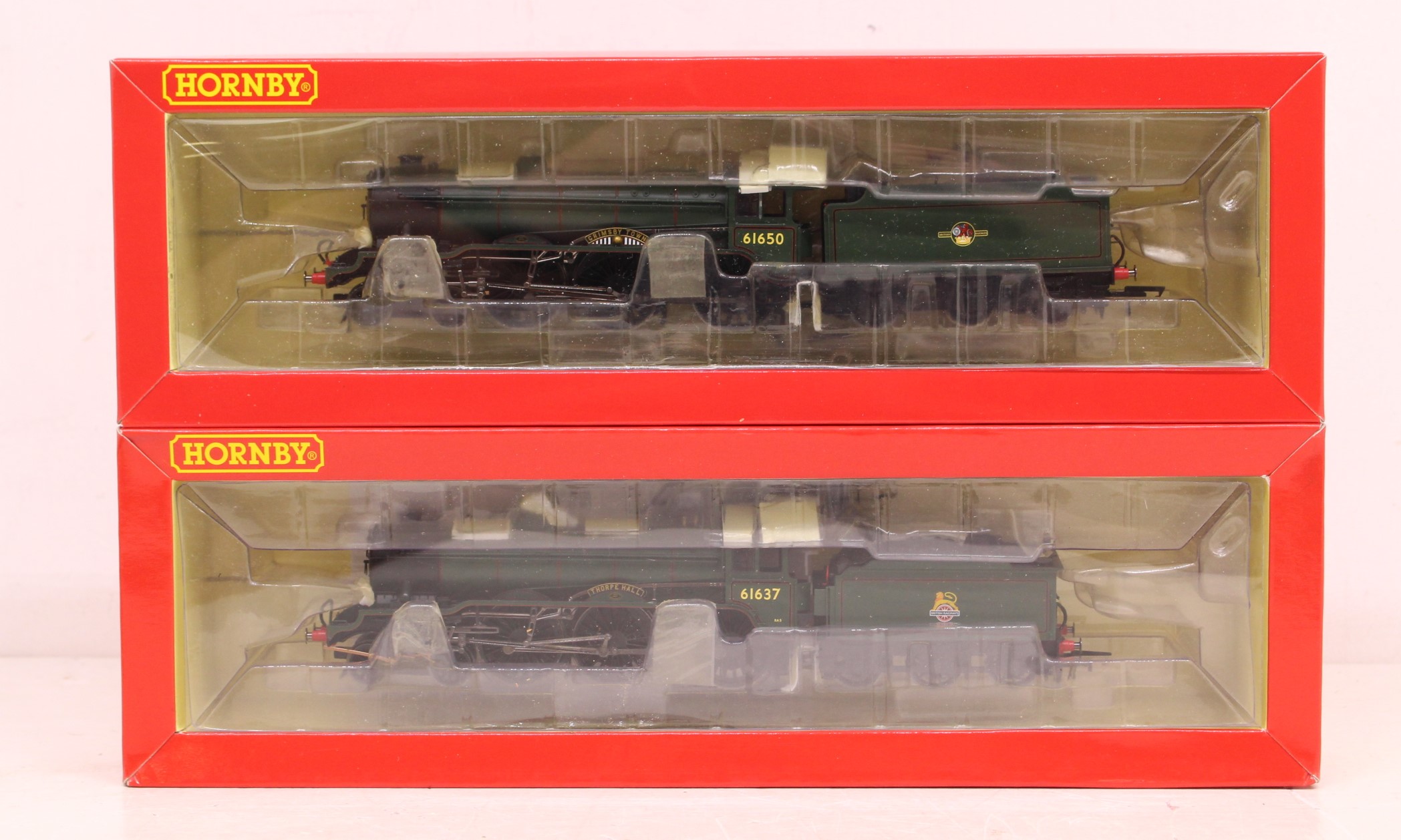 Hornby: A pair of Hornby boxed OO Gauge locomotives to comprise: BR 4-6-0 Class B17/1 'Thorpe - Image 2 of 2