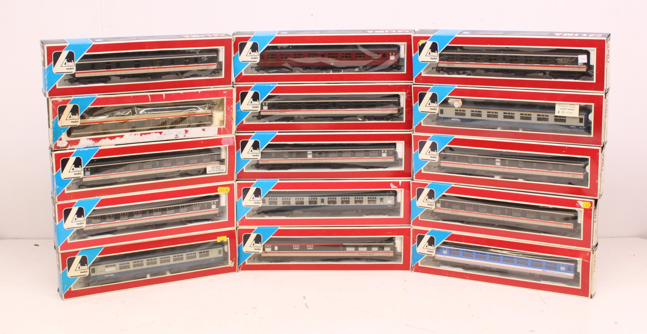 Lima: A collection of fifteen boxed Lima coaches. Contents appear to be in a very good condition.