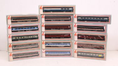 Lima: A collection of sixteen boxed Lima coaches. Contents appear to be in a very good condition.