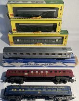 Railway: A collection of six French and German HO gauge coaches to include: Pocher DSG,