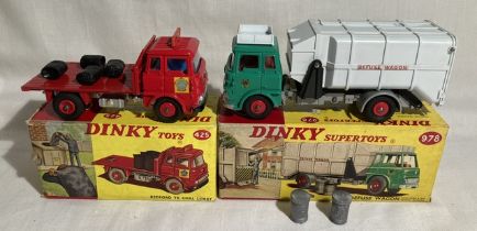 Dinky: A boxed Dinky Toys, Bedford TK Coal Lorry with four sacks (no scales), 425 in excellent