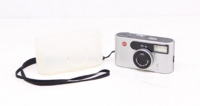 Leica: A Leica C1 within plastic compact case, Serial No. 2740302, with Leica Vario-Elmar 38-105