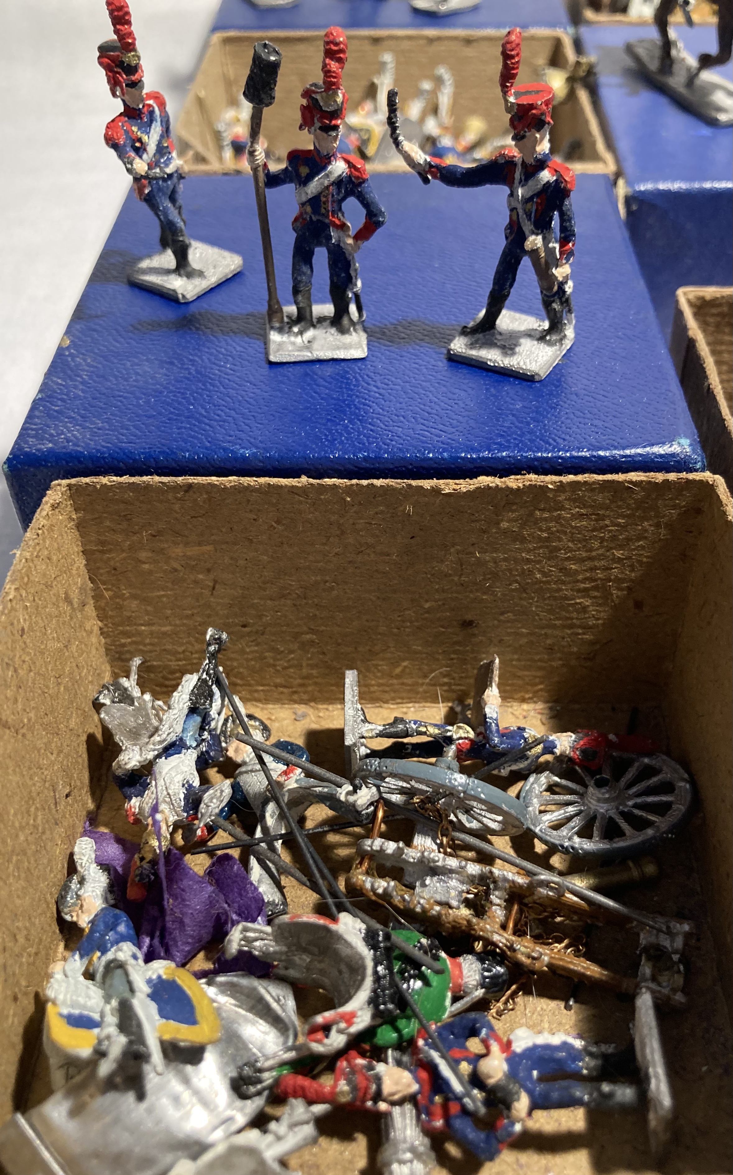 Hinchliffe: A collection of assorted Hinchliffe metal figures and horses, over 100 models, some hand - Bild 2 aus 6