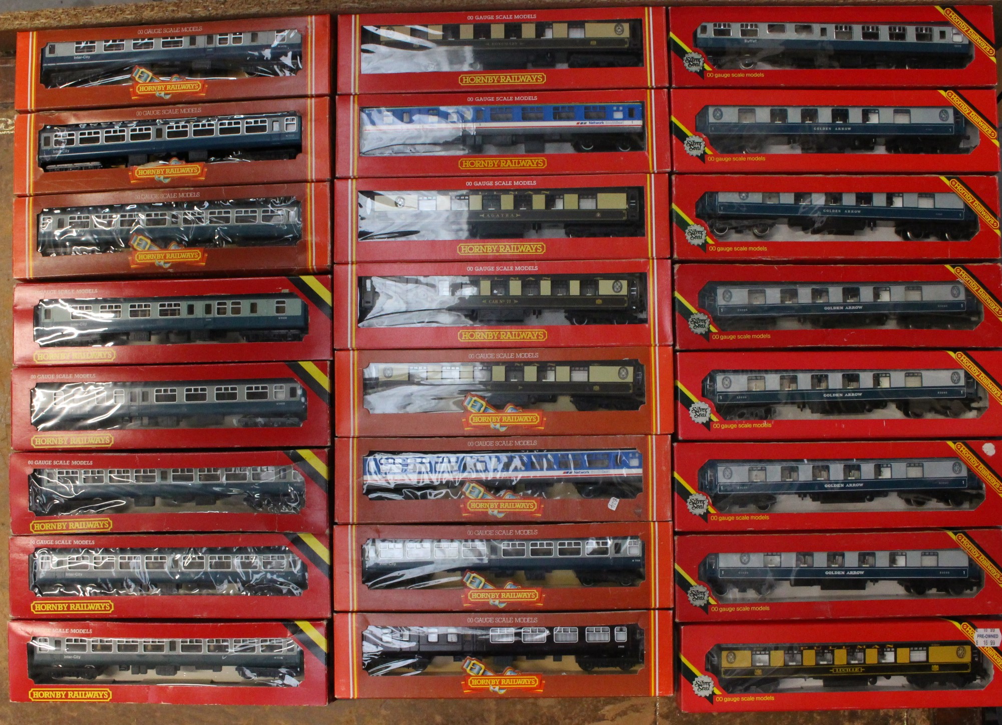 Hornby: A collection of twenty-four boxed Hornby Railways, OO Gauge, coaches to include: R921, R439,