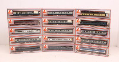 Lima: A collection of fifteen boxed Lima coaches. Contents appear to be in a very good condition.