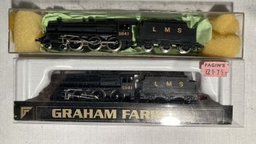Graham Farish: A pair of boxed Graham Farish, N Gauge Locomotives, both LMS 4-6-0, No. 5041. In good