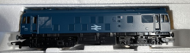 Hornby: A pair of boxed Hornby Railways, OO Gauge locomotives, to comprise: BR Class 37 - Image 4 of 5